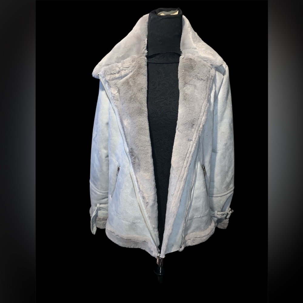 FINAL PRICE DROP NWT Hollister small warm and fuzzy faux suede and faux fur coat - Picture 2 of 9